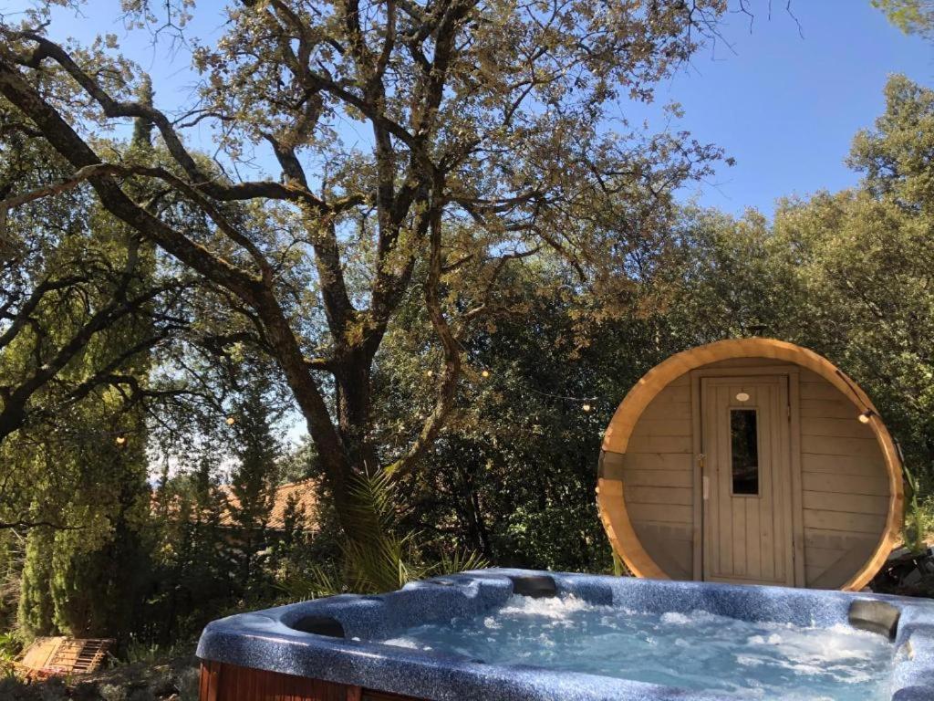 La Viste - Spa-jacuzzi - Massage- Sauna - 4 Saisons - Piscine Chauffee Toute L'annee - Heated Pool - 800m Centre Alojamento de Acomodação e Pequeno-almoço *